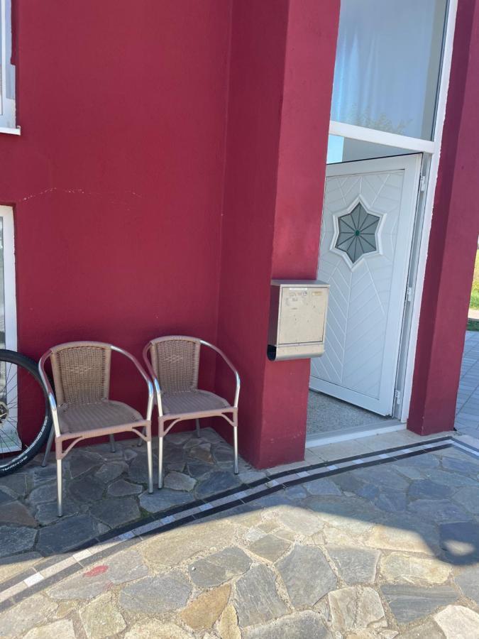 Apartament Mit Schlafzimmer Лар Екстериор снимка