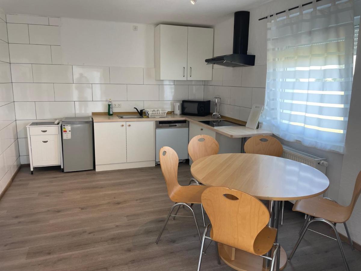 Apartament Mit Schlafzimmer Лар Екстериор снимка